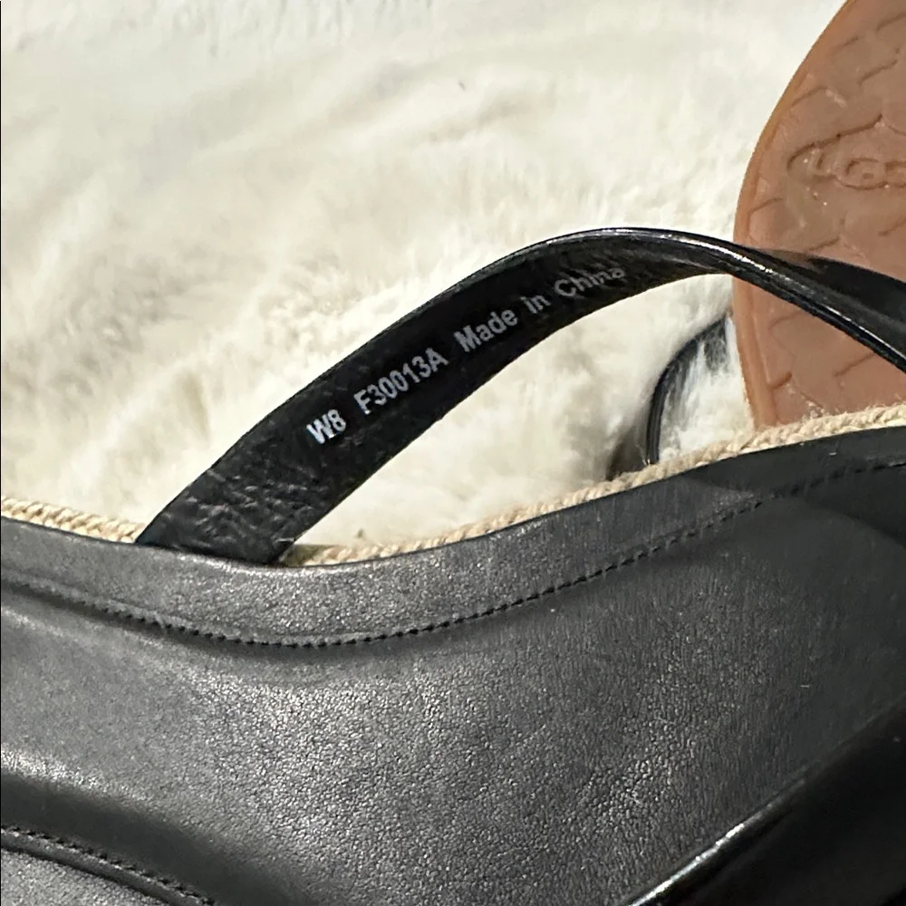 UGG Black leather flip flop. Size 8. Excellent condition. - Picture 6 of 6